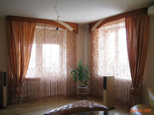 Нитяные шторы в интерьере гостиной