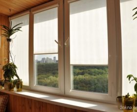 Тканевые рулонные жалюзи на пластиковые окна на балконе