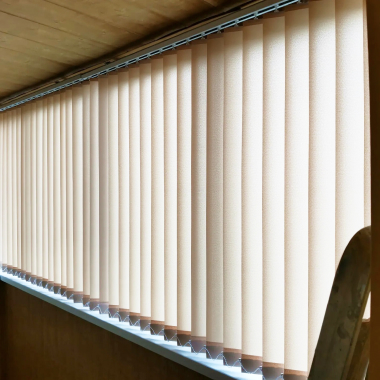 Вертикальные жалюзи на балкон