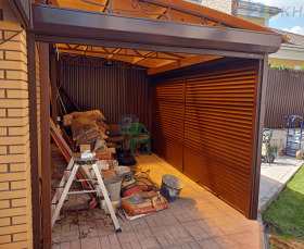 Рольставни для гаража в частном секторе