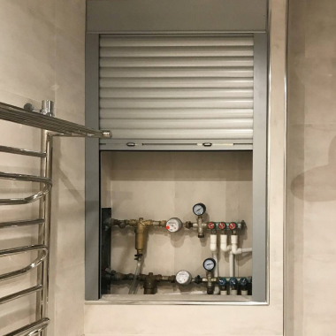 Как закрыть трубы в туалете